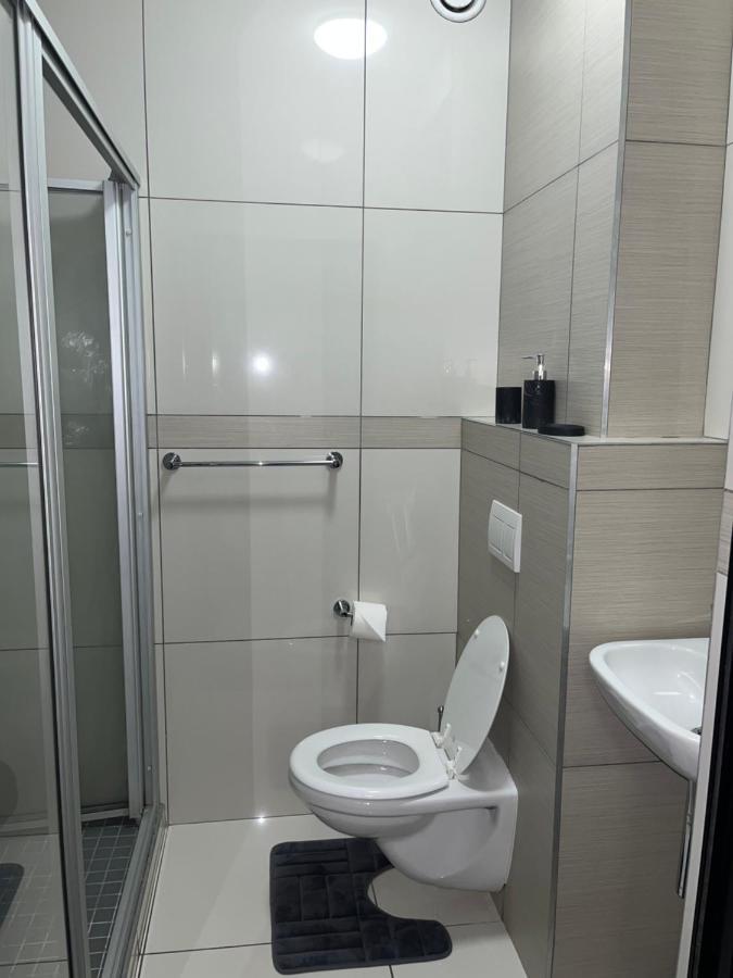 The Den Marensky Towers Apartamento Windhoek Exterior foto