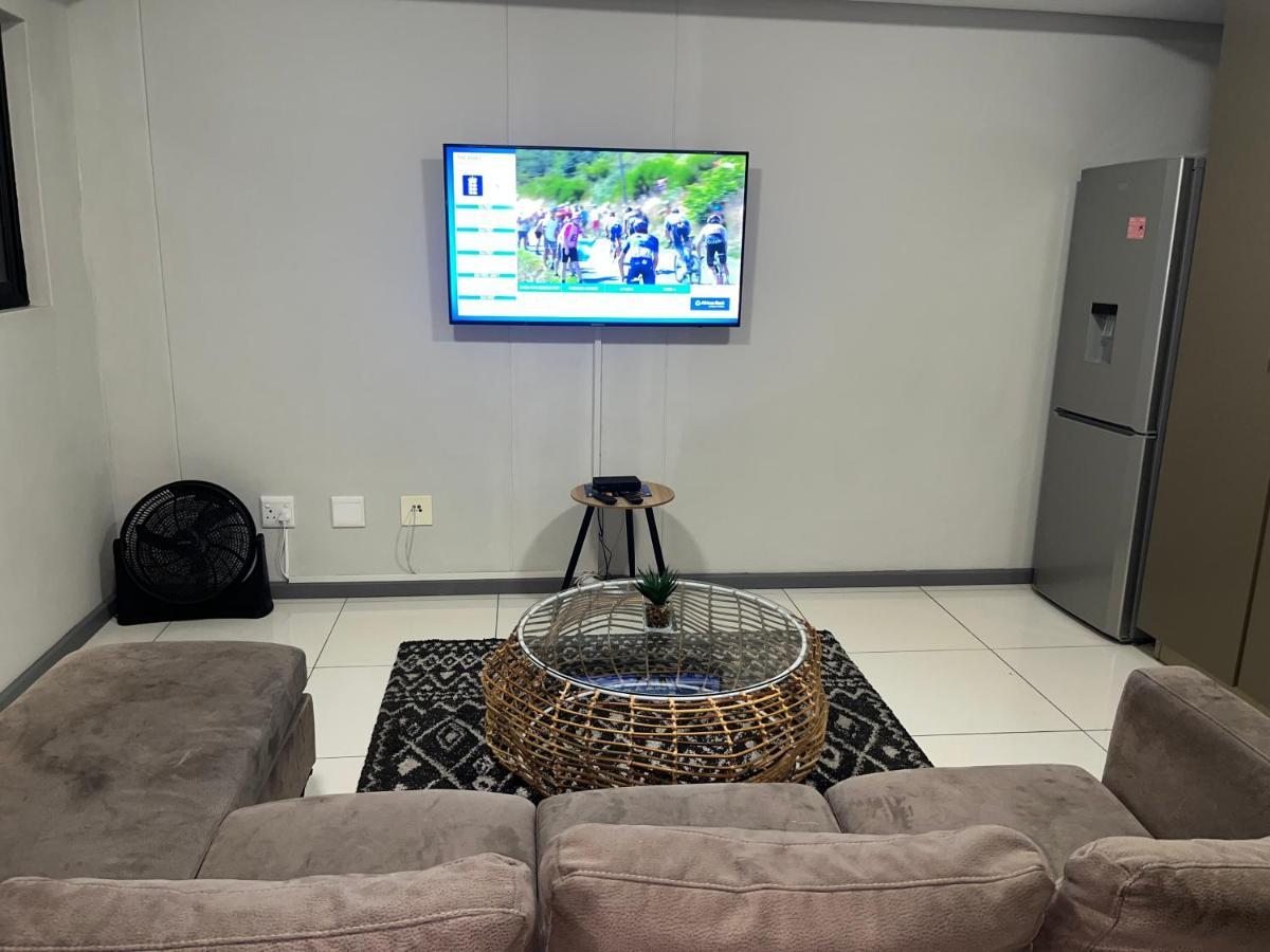 The Den Marensky Towers Apartamento Windhoek Exterior foto