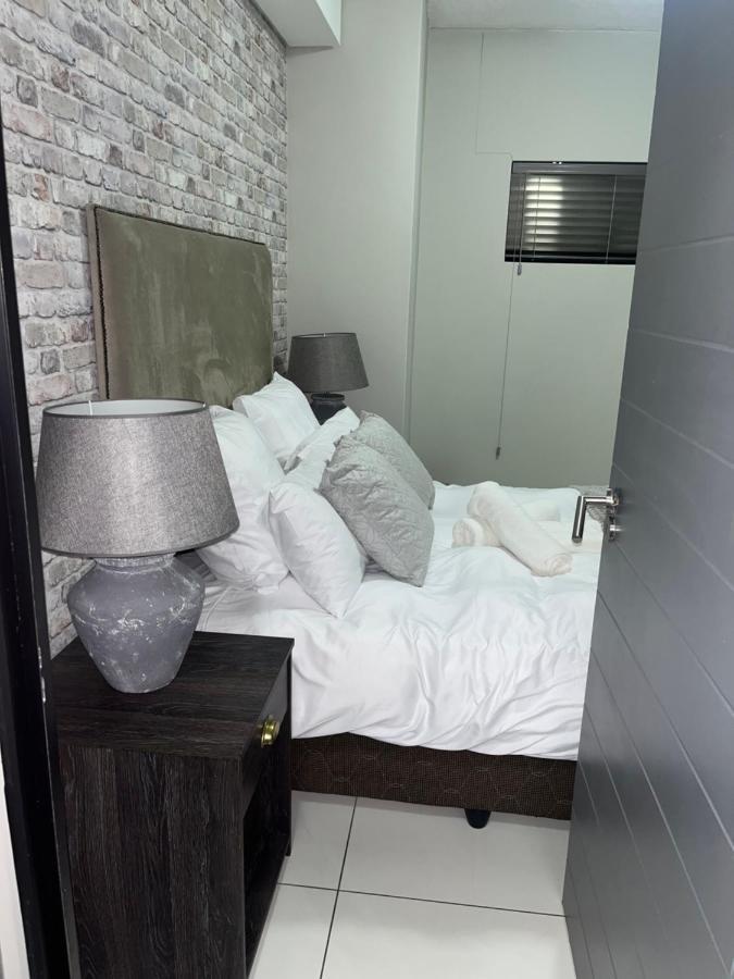 The Den Marensky Towers Apartamento Windhoek Exterior foto